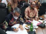 1082025-Bupati-Kutim-Ardiansyah-Sulaiman-saat-mediasi-tapal-batas-Sidrap.jpg