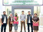 12062023-Mantan-Kepala-DesaKepala-Kampung-Linggang-Merimun-rompi-tahanan-kejari.jpg
