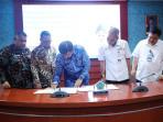 17112025_Sekda_Kukar_Dr_Sunggono_menandatangani_kerja_sama_dengan_PTDIJPG.jpg