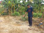 20230110_Nurdin-warga-RT-31-Tanjung-Laut-menunjuk-lubang-lokasi-jasad-janin-ditemukan.jpg