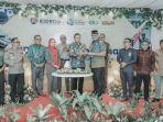 20230908_President-Director-Kideco-menyerahkan-potongan-tumpeng-tasyakuran-41th-Kideco.jpg