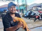 20230917-Wawan-memperlihatkan-iguana.jpg