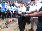 20231006_Menteri-KLHK-Siti-Nurbaya-ikut-aksi-bersih-bersih-pantai-di-Balikpapan.jpg