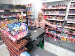 20231019_seorang-karyawan-Ranti-menunjuk-tempat-saat-pelaku-datang-mengancam.jpg