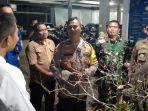 20231225_Polres-Kutai-Kartanegara-saat-melakukan-sterilisasi-gereja-jelang-ibadah-Natal.jpg