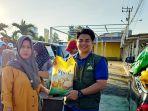 20240129-Masyarakat-yang-membeli-beras-saat-kegiatan-Gerakan-Pasar-Murah-GPM.jpg