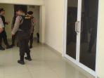 20240227_Suasana-di-depan-ruangan-sidang-anak.jpg