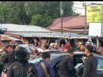 20240228_Jokowi-di-Samarinda-Bagikan-Kaos-Hitam.jpg