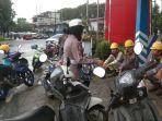 20240313_Polisi-mengedukasi-pengendara-di-Balikpapan.jpg