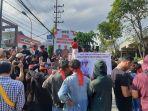 20240408_tuntutan-ratusan-orang-yang-meggelar-demo-di-depan-Mapolresra-Kota-Samarinda.jpg