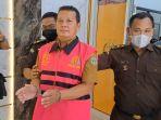 20240610-RH-saat-akan-ditahan-di-sel-tahanan-Polres-Kubar.jpg