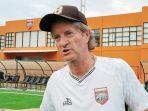 20241102_Pelatih-kepala-Borneo-FC-Pieter-Huistra.jpg