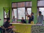 Pasangan FENA Unggul di TPS 02 Barong Tongkok, Lokasi Frederick Edwin Mencoblos