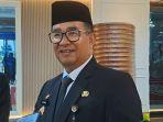 20241128_Pj-Gubernur-Kaltim-Akmal-Malik-saat-memberi-keterangan.jpg