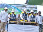 20250213_Bupati-Paser-Fahmi-Fadli-saat-meresmikan-pemasangan-pipa-air-bersih.jpg