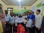 20250316_Komunitas-One-Day-One-Juz-Kalimantan-Timur-dan-Balikpapan-saat-membagikan-paket-sembako.jpg