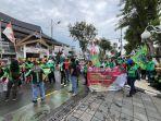 20250520-Ratusan-peserta-aksi-dari-Aliansi-Masyarakat-Kaltim-Bersatu-AMKB.jpg