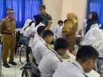 Makan Bergizi Gratis Resmi Digulirkan di Sangatta Kutai Timur, Siswa Lahap Santapan