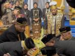 20250921-Prosesi-pendirian-Tiang-Ayu.jpg<pf>20250921-Menteri-Pariwisata-Widiyanti-Putri-Wardhana.jpg<pf>20250921_tarian-erau-adat-kutai-2025.jpg<pf>20250922_Erau-Adat-Kutai-2025_-drama-kolosal-Sultan-Aji-Muhammad-Idris_Aji-Putri-Doya.jpg