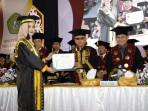 Unmul Wisuda 2.518 Wisudawan, Rektor Minta Lulusan tak Hanya Cari Kerja tapi Ciptakan Lapangan Kerja