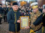 Kapolda Kaltim Irjen Endar Priantoro Terima Gelar Kehormatan dari Kesultanan Kutai Kartanegara