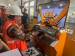 Mendikdasmen Abdul Mu’ti Jajal Simulator Bulldozer di SMK 3 Muhammadiyah Samarinda
