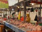 20251003_pedagang-ayam-ras_Pasar-Klandasan-Balikpapan_deflasi_ayam-ras-jadi-alarm-inflasi.jpg20251004_Balikpapan-deflasi_alarm-inflasi-dari-ayam-ras-dan-tiket-pesawat.jpg