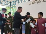20251006_Muhammad-Idris-wartawan-Balikpapan-memberikan-bantuan-kepada-anak-Yatim-Piatu.jpg
