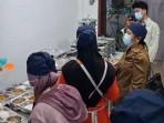 20251007_Personel-Polsek-Balikpapan-Timur-mengawal-program-MBG-di-Manggar.jpg