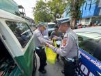 20251010_Suasana-Jumat-berkah-di-kawasan-pos-BP-oleh-Satlantas-Polresta-Balikpapan.jpg