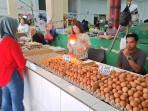 20251013_Harga-telur-di-Pasar-Merdeka-Samarinda-mengalami-lonjakan-tipis.jpg