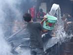 20251025_Warga-mencoba-memadamkan-api-menggunakan-air-seadanya.jpg<pf>20251025_Kebakaran-kembali-melanda-kawasan-padat-penduduk-di-Baru-Ilir-Balikpapan-Barat.jpg<pf>20251025_Peristiwa-kebakaran-di-Baru-Ilir-terjadi-di-dua-titik-permukiman.jpg<pf>20251025_Petugas-mencoba-memadamkan-api-di-kebakaran-Baru-Ilir.jpg<pf>20251025_Kebakaran-di-Baru-Ilir-BPBD-Balikpapan.jpg<pf>20251025_Kebakaran-di-Ilir-Selamatkan-Kucing-BPBD-Balikpapan.jpg<pf>20251025_Kebaran-di-Baru-Ilir-Rumah-Hangus-Terbakar.jpg
