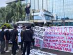 20251109_Demo-Mahasiswa-Berau-Terkait-Tanda-Tangan-Bupati.jpg