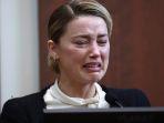 Amber-Heard-menangis-saat-memberi-kesaksian-di-pengadilan-pada-5-Mei-2022.jpg