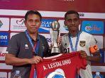 Bima-Sakti-dan-Iqbal-Gwijangge-saat-konferensi-pers-usai-timnas-Indonesia-juara-Piala-AFF-U16.jpg