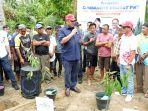 Direktur-Keuangan-dan-Umum-Pupuk-Kaltim-Qomaruzzaman-bersama-Wakil-Ketua-DPR-RI-Rachmat-Gobel.jpg