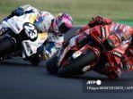 Enea-Bastianini-belakang-dan-Francesco-Bagnaia-Ked.jpg