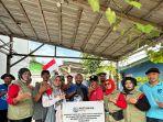 Foto-bersama-Pertamina-Kilang-Internasional-saat-salurkan-bantuan-banjir-di-kota-Balikpapan.jpg