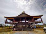 Ornamen-Mastogok-pada-atap-rumah-adat-Paser-di-kabupaten-Penajam-Paser-Utara-PPU.jpg
