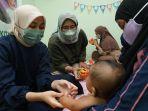 PKT-bekerja-sama-dengan-PT-Kaltim-Medika-Utama-menggelar-pijat-bayi.jpg