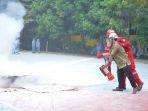 PT-KPI-Unit-Balikpapan-menggelar-kegiatan-bertajuk-Fireman-Goes-to-School-di-SMA-Negeri-2-Balikpapan.jpg