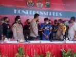 Pelaku-mutilasi-Imam-Sobari-di-depan-Kapolda-Jateng-Irjen-Ahmad-Luthfi.jpg