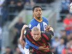 Pemain-Manchester-City-Erling-Haaland-berduel-dengan-pemain-Brighton.jpg