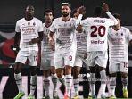 Penggawa-AC-Milan-di-laga-melawan-Verona-pada-pek.jpg