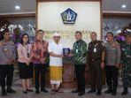 Penyambutan-Bupati-Paser-Fahmi-Fadli-beserta-rombongan-oleh-Sekretaris-Daerah-Kabupaten-Badung.jpg