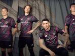 Potret-jersey-ketiga-baru-milik-AS-Roma-untuk-musim-20222023-cek-maknany.jpg