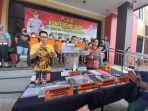 Press-release-kasus-curanmor-di-Mapolresta-Samarinda-Jumat-20120230.jpg