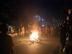 Ratusan-mahasiswa-dan-masyarakat-Berau-saat-melakukan-demo-di-Kantor-PLN.jpg