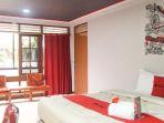 RedDoorz-Plus-near-RSCM-Jakarta.jpg
