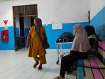 Suasana-duka-keluarga-di-samping-jenazah-Aqila-9-di-RSUD-AW-Syahranie.jpg